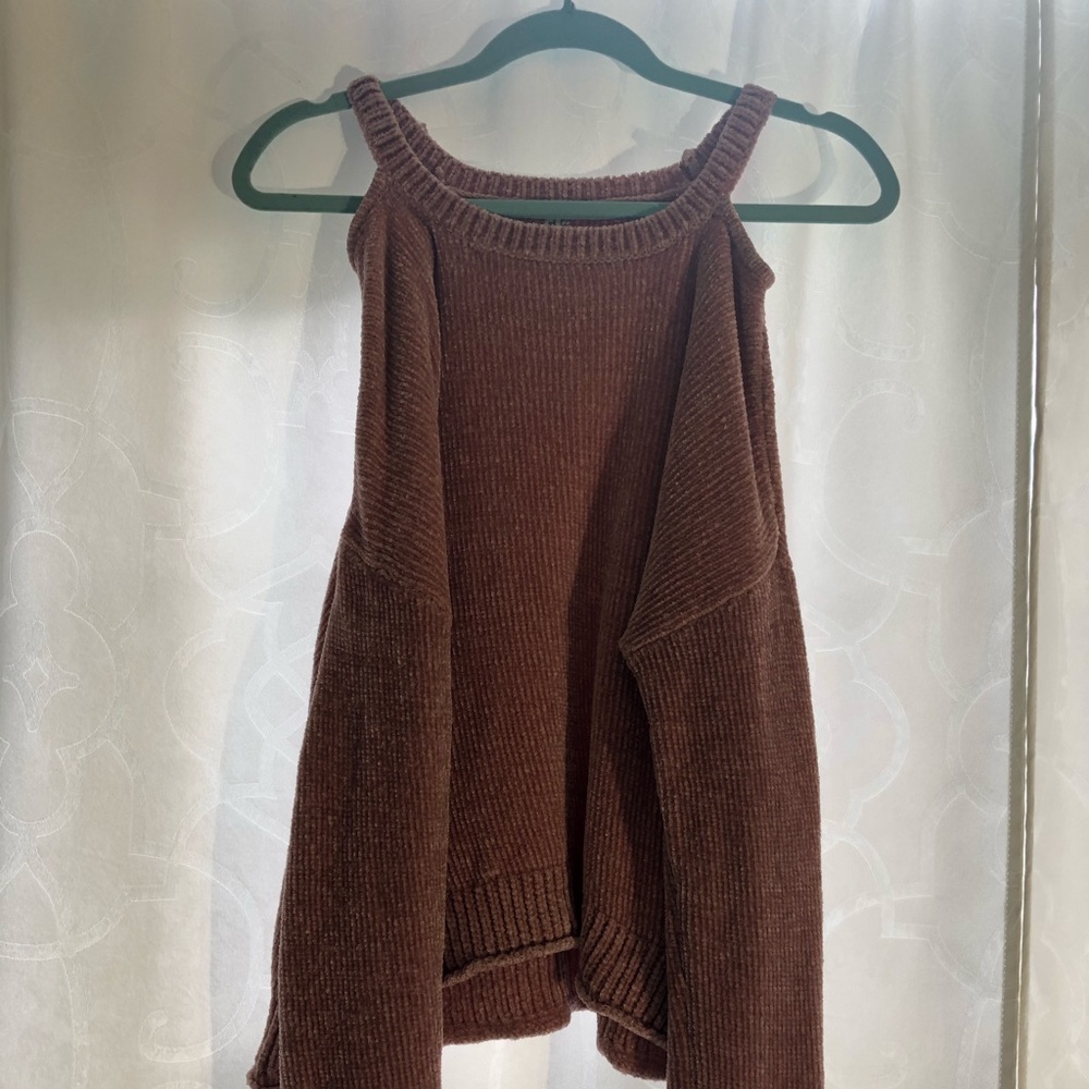 Women’s pink velvet like sweater
